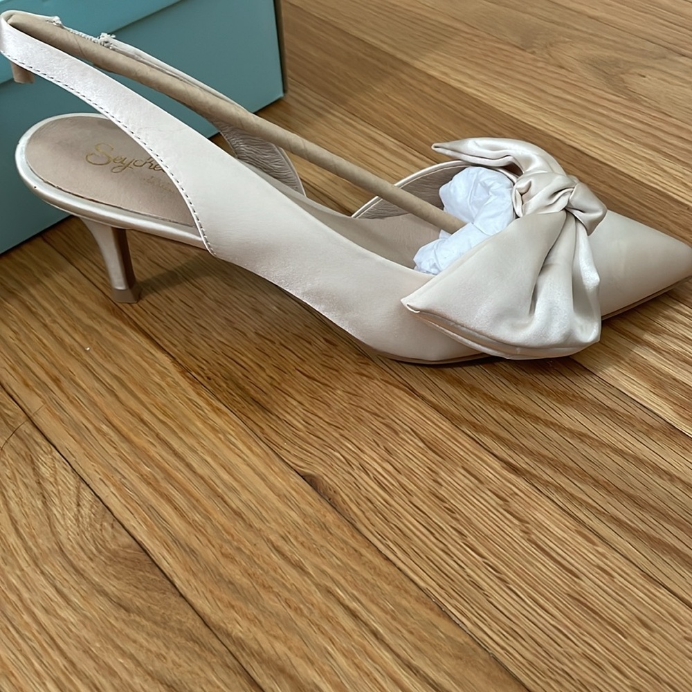 Seychelles Ivory Satin Bow Kitten Heels - Picture 4 of 9